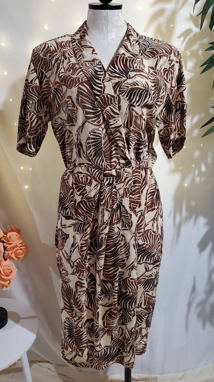 Gillian VTG Safari Palm Leaf 100% Silk Wrap Dress Womens Size 8 Neutral Pockets